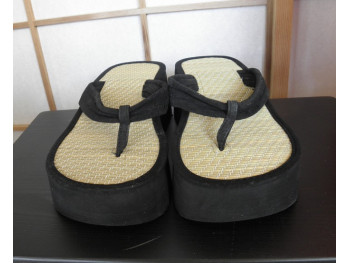 Zori Sandal, model high Y